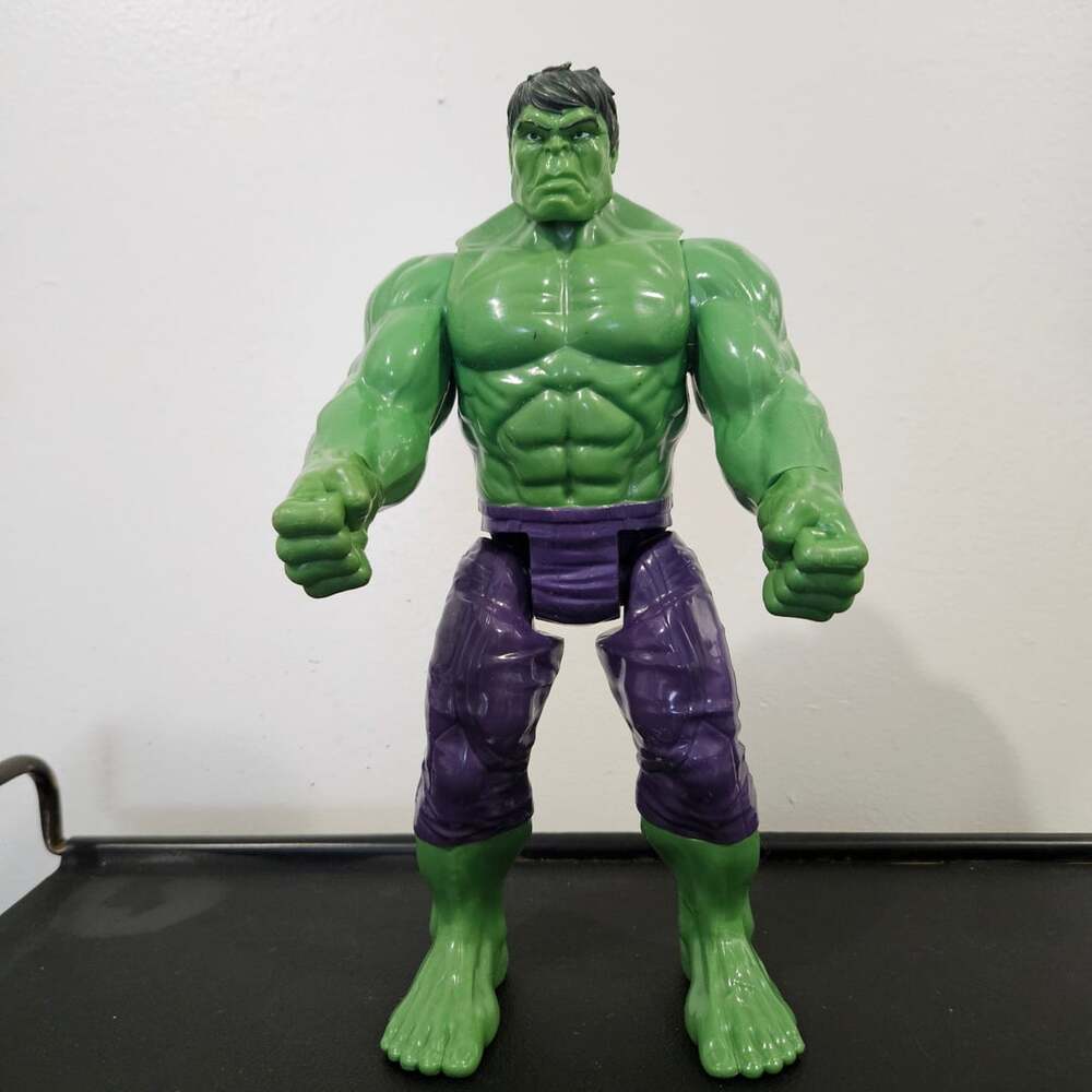Marvel Hulk 11" Action Figure Hasbro 2017 Avengers Green Purple Pants Toy